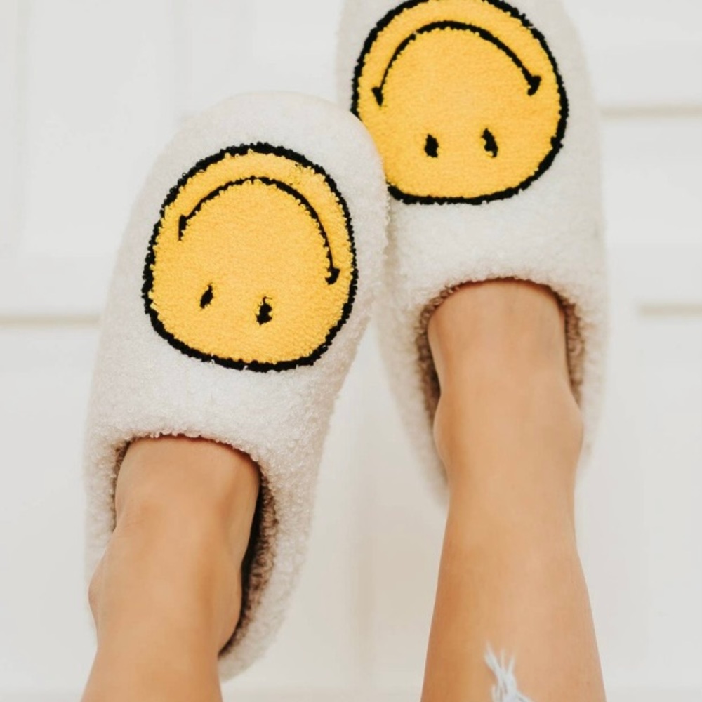 NEW | Smiley Face Slippers